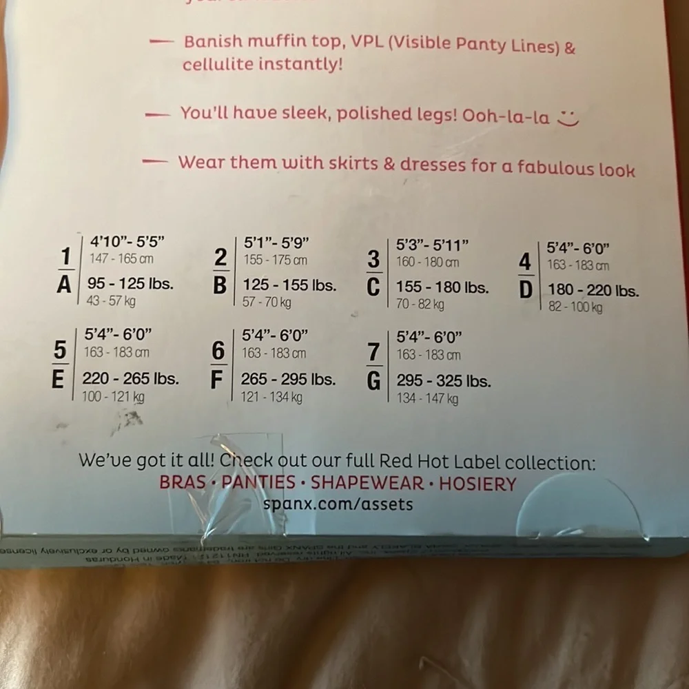 SPANX‎ Assets Red Hot Label!